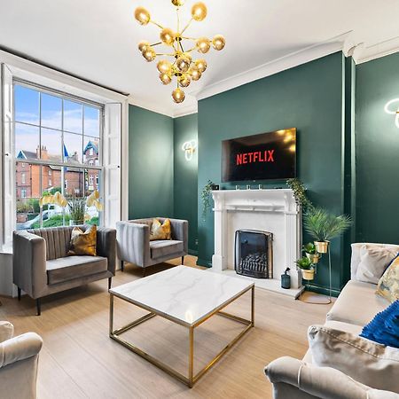 Deluxe 5 Bed In Central Whitby - Parking - Hot Tub Екстер'єр фото