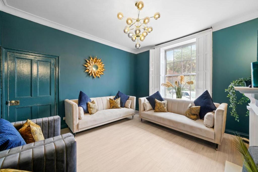 Deluxe 5 Bed In Central Whitby - Parking - Hot Tub Екстер'єр фото