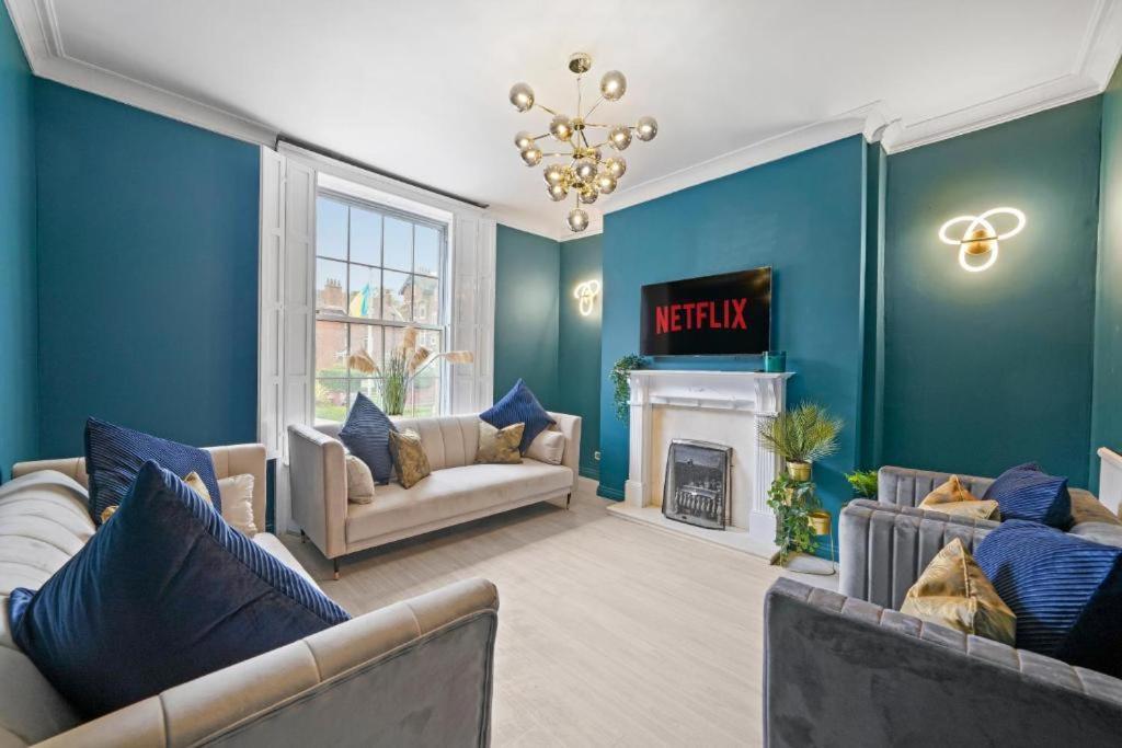 Deluxe 5 Bed In Central Whitby - Parking - Hot Tub Екстер'єр фото