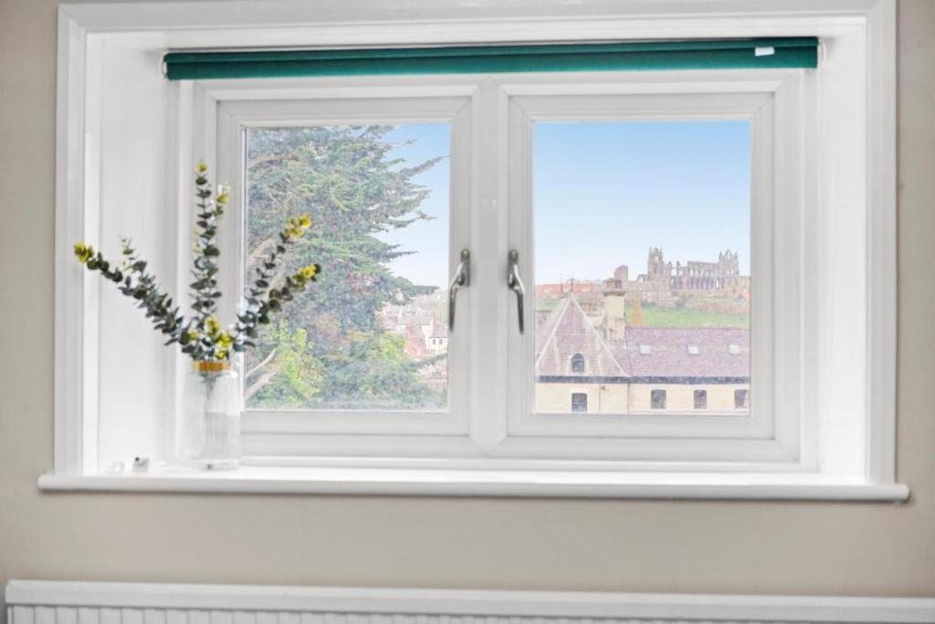 Deluxe 5 Bed In Central Whitby - Parking - Hot Tub Екстер'єр фото