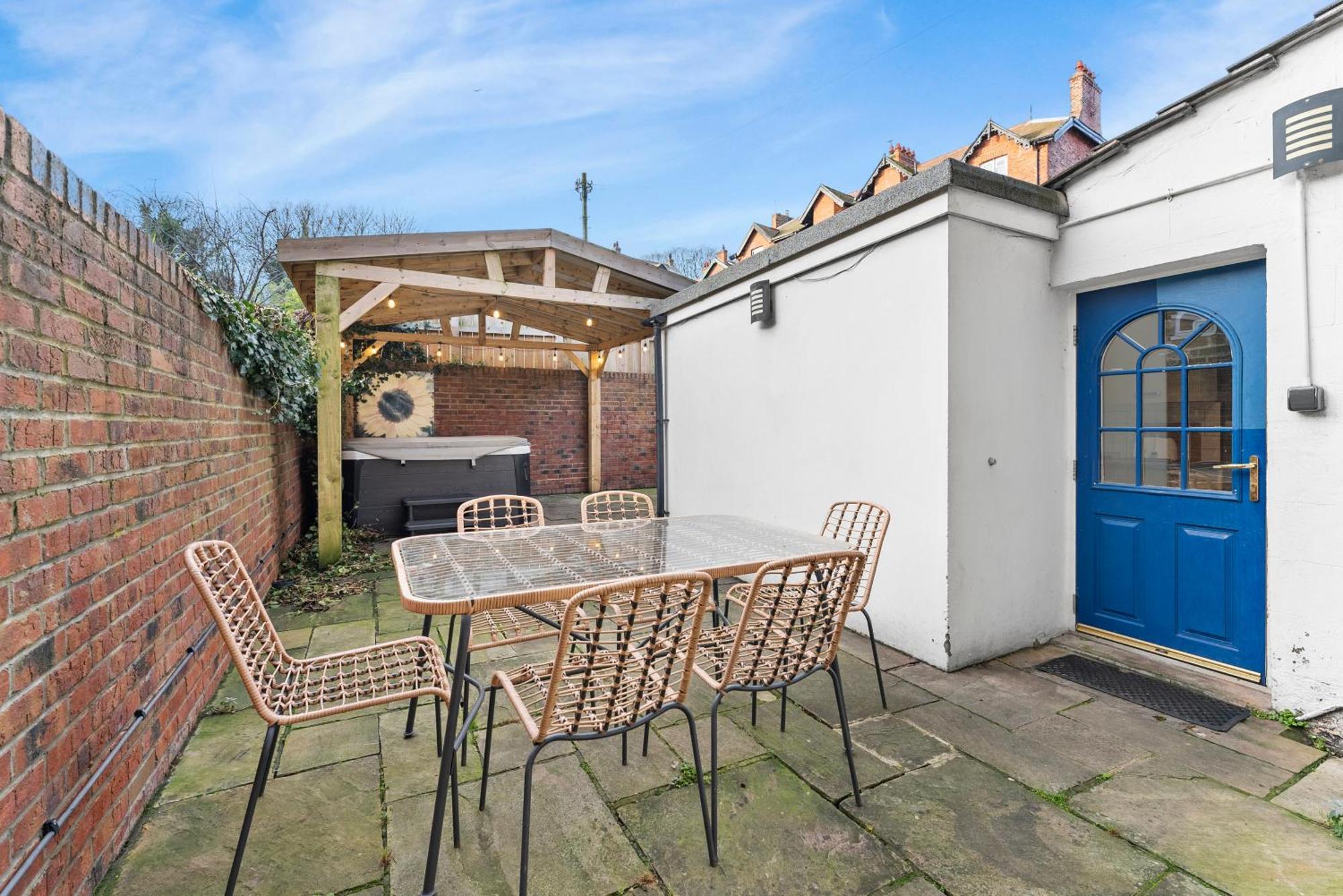 Deluxe 5 Bed In Central Whitby - Parking - Hot Tub Екстер'єр фото