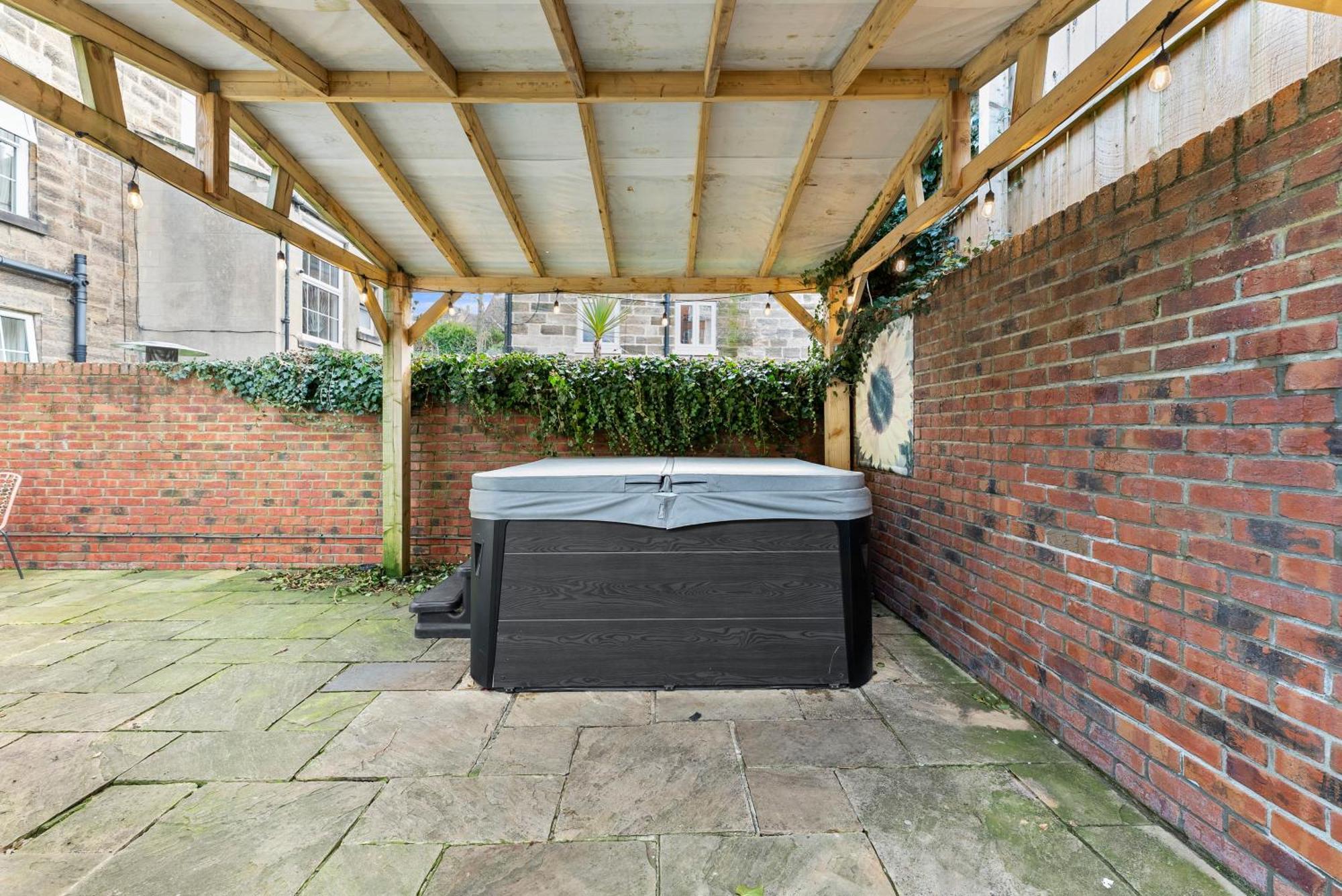 Deluxe 5 Bed In Central Whitby - Parking - Hot Tub Екстер'єр фото