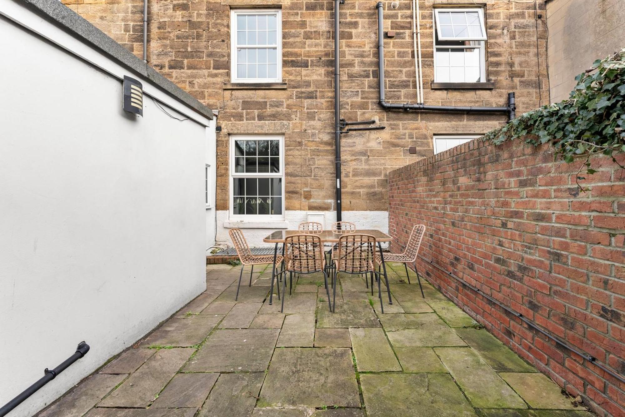 Deluxe 5 Bed In Central Whitby - Parking - Hot Tub Екстер'єр фото