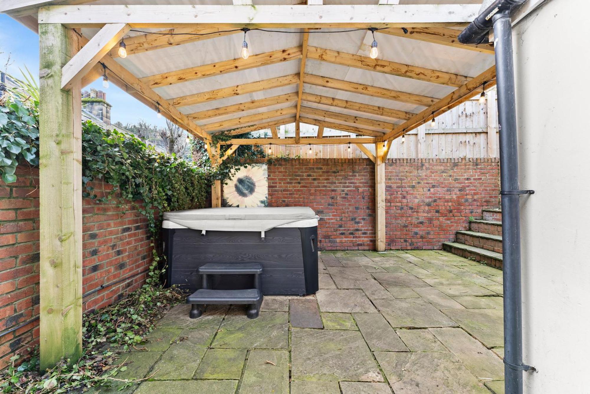 Deluxe 5 Bed In Central Whitby - Parking - Hot Tub Екстер'єр фото