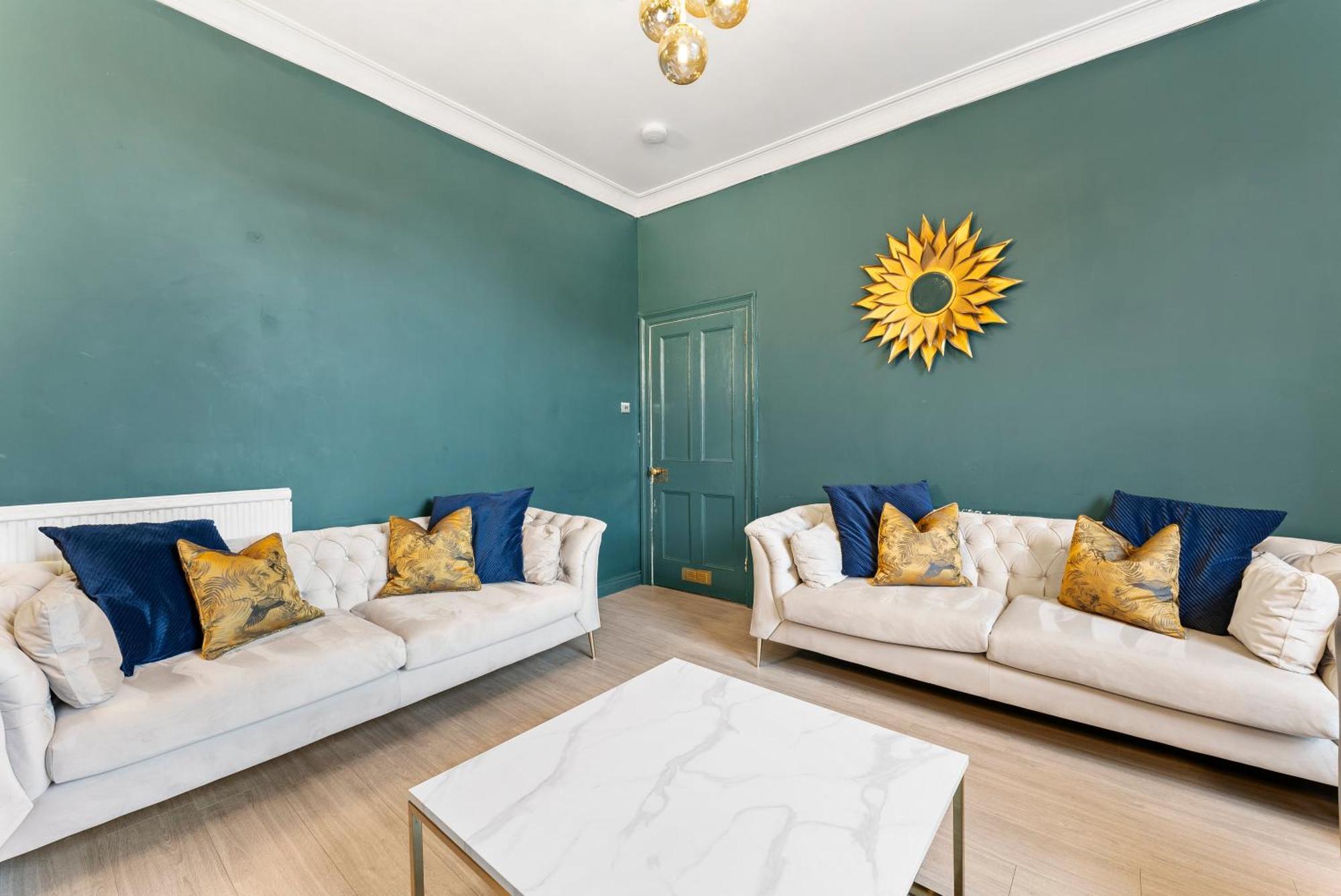 Deluxe 5 Bed In Central Whitby - Parking - Hot Tub Екстер'єр фото